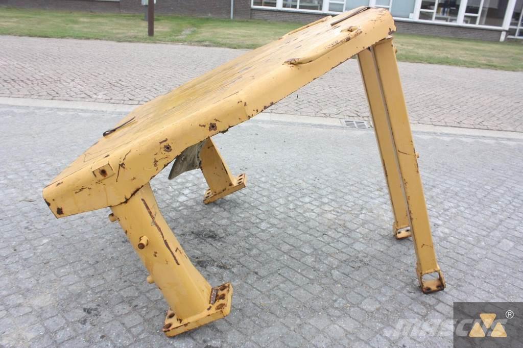 CAT D8N O-rops cab Cabins and interior