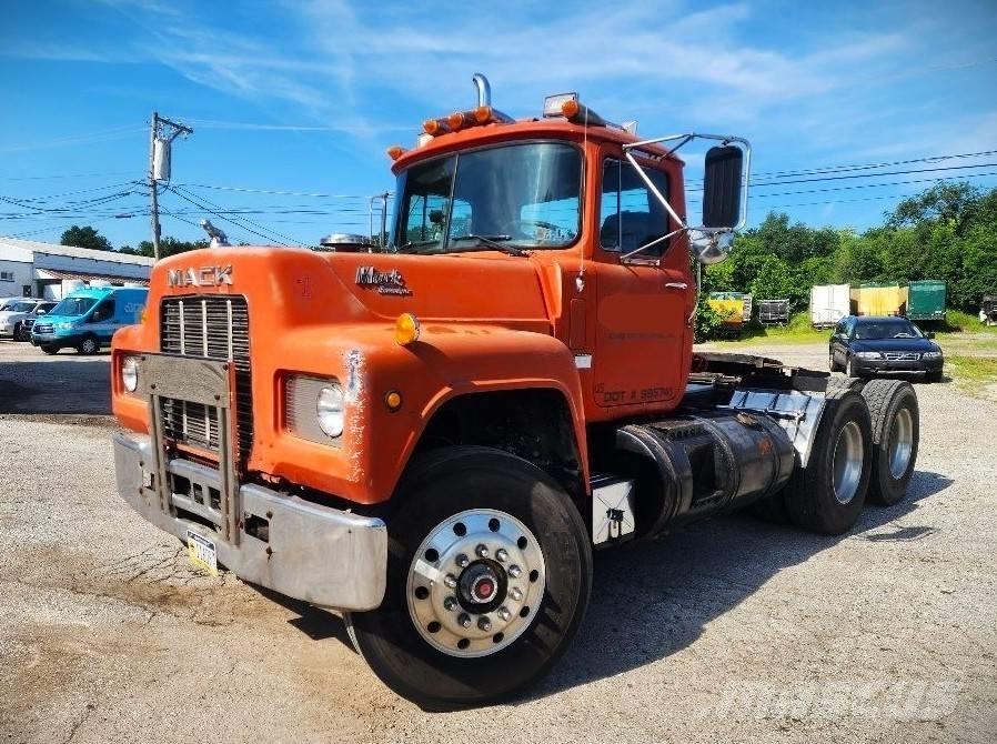 Mack R 688 ST Truck Tractor Units