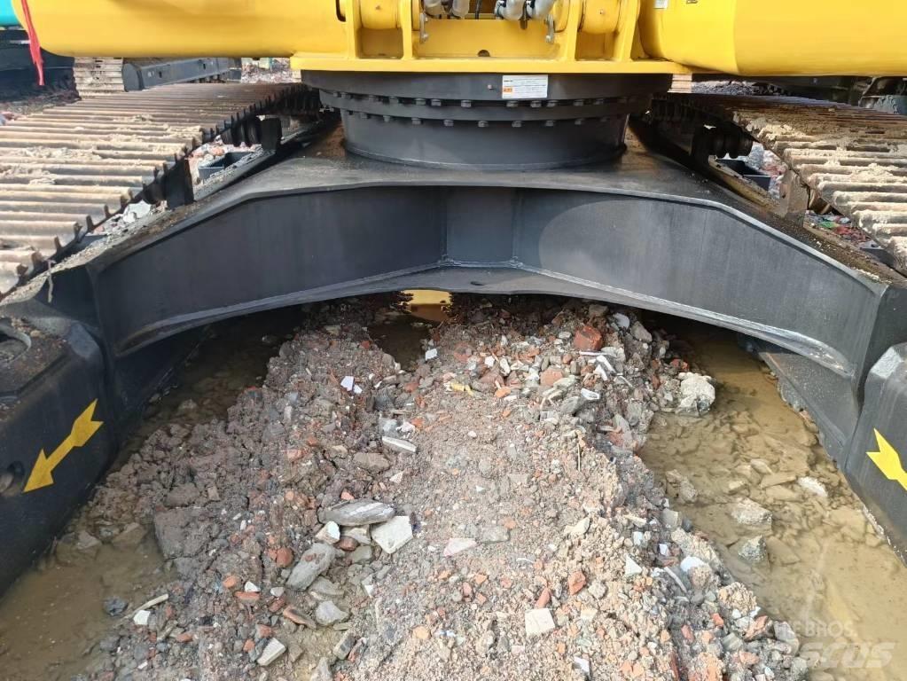 Komatsu PC 200-8 Crawler excavators