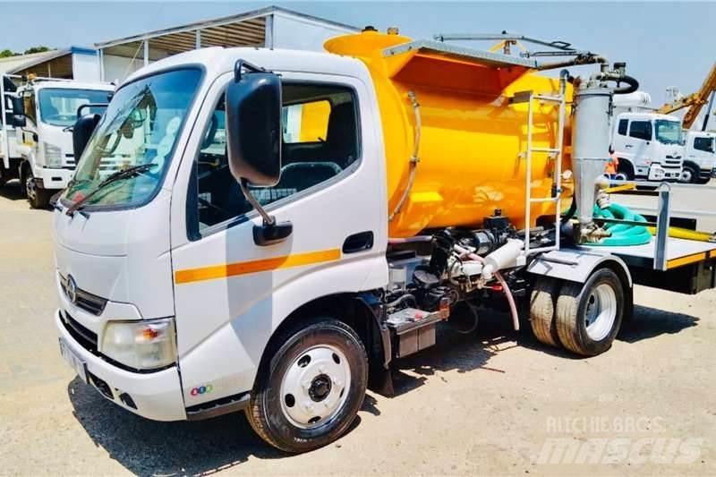 Hino 300 614 Other trucks