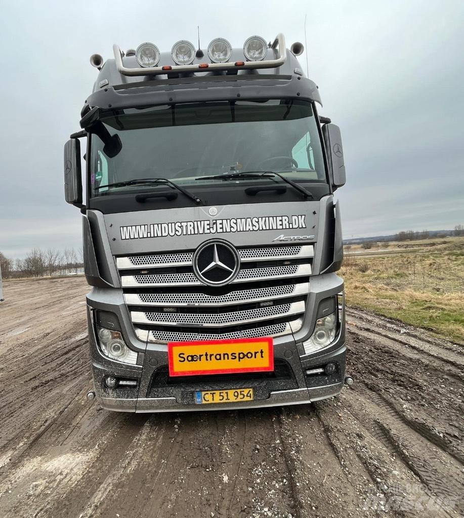 Mercedes-Benz 4158 Truck Tractor Units