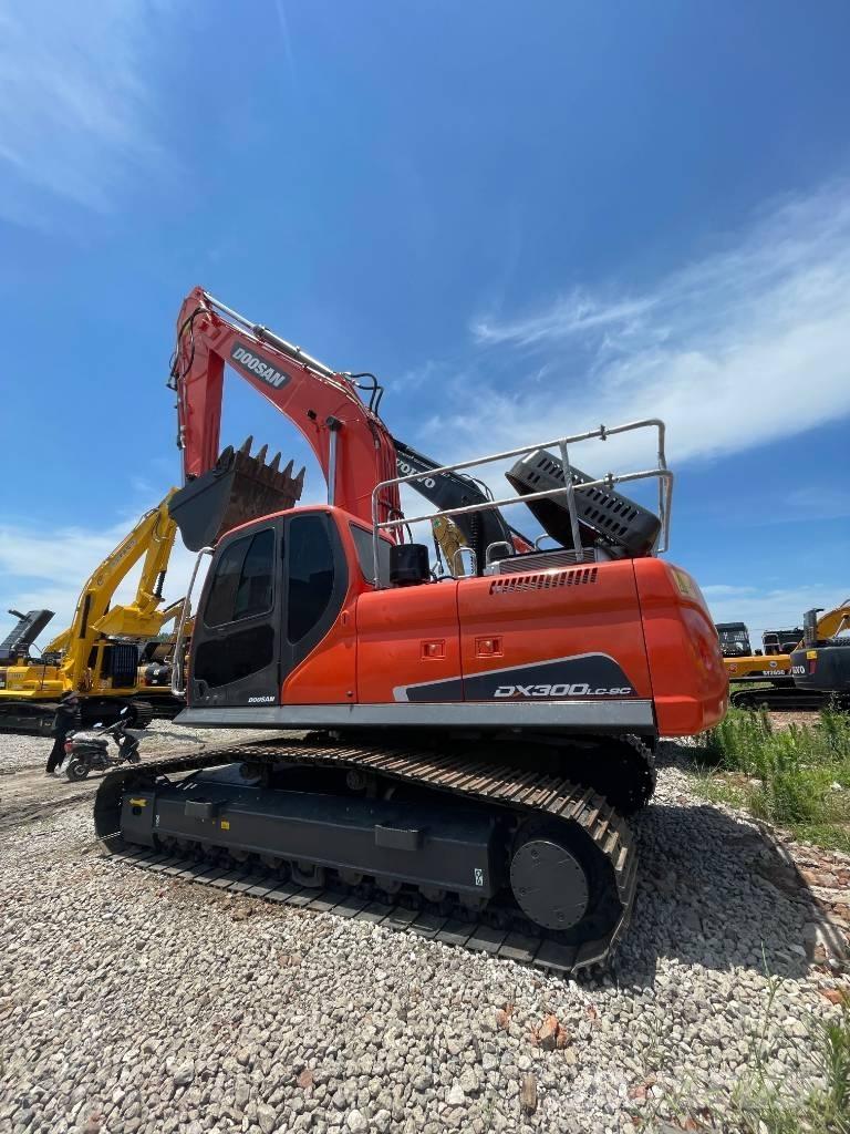 Doosan DX 300 LC Crawler excavators