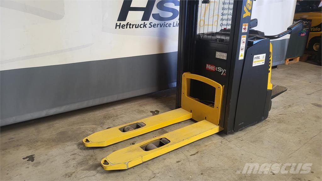 Yale MS12X Self propelled stackers