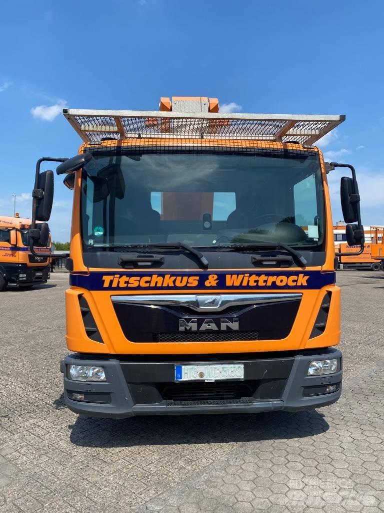 Palfinger P 300 Truck mounted aerial platforms