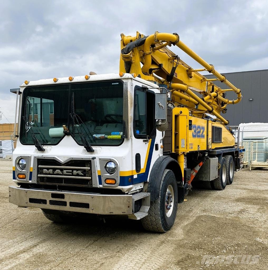 Putzmeister (#188) 32M Concrete pumps