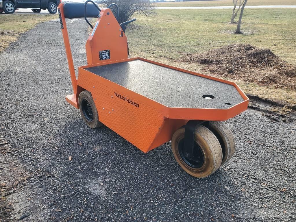 Taylor-Dunn SC100 Towing truck