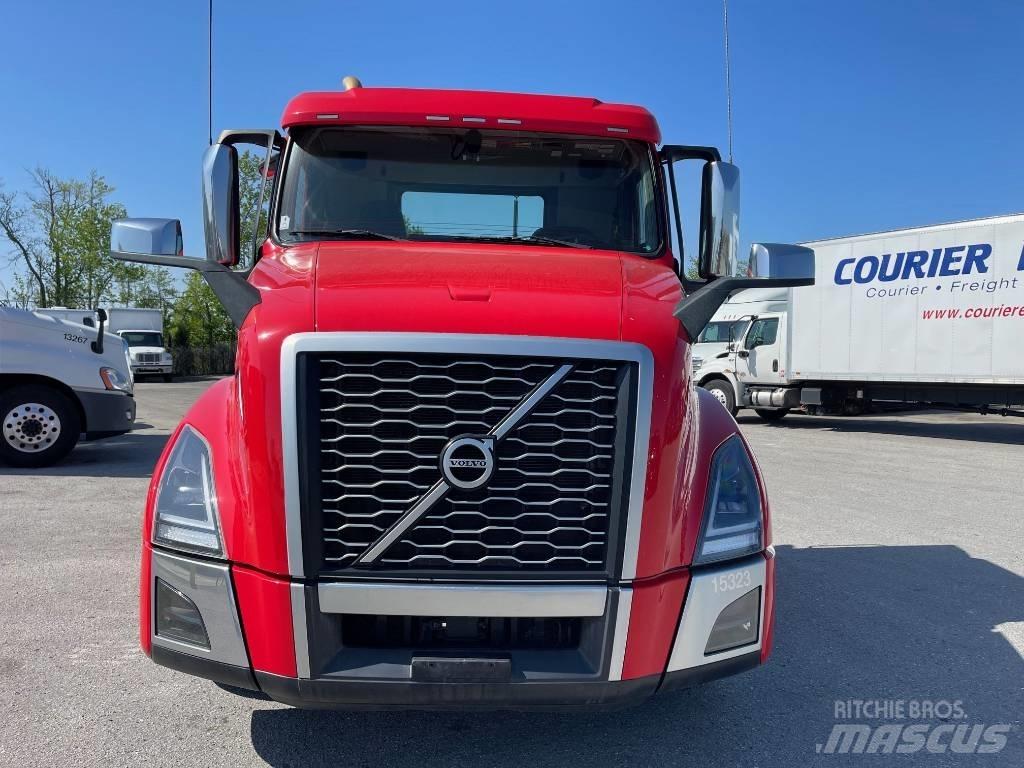 Volvo VNL64T300 Truck Tractor Units