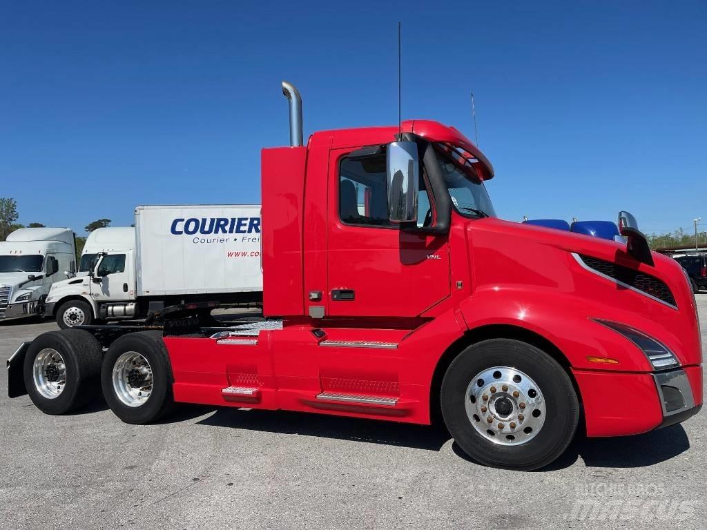 Volvo VNL64T300 Truck Tractor Units