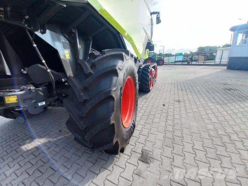 CLAAS Lexion 8800 TT Combine harvesters