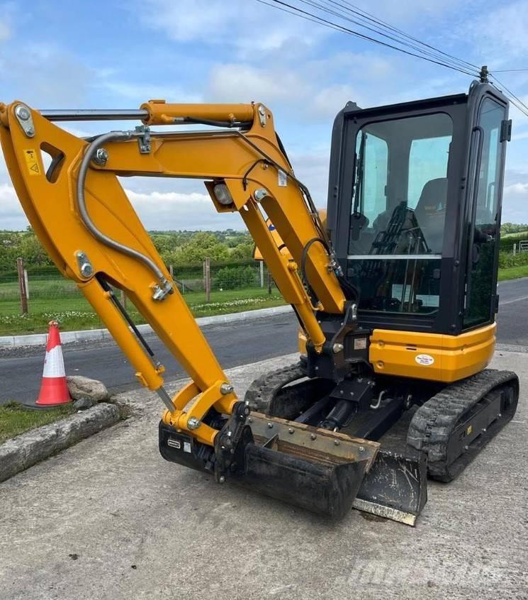 Kato HD27V4 Midi excavators  7t - 12t