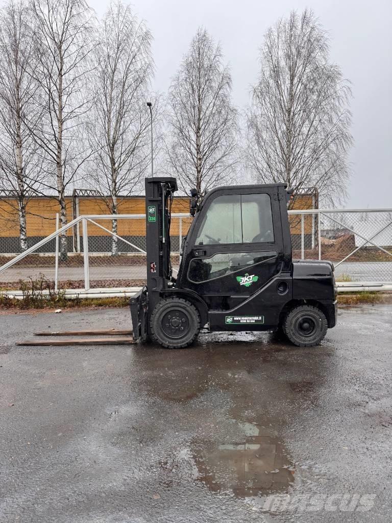 Toyota 02-8 FDF 30 Diesel trucks