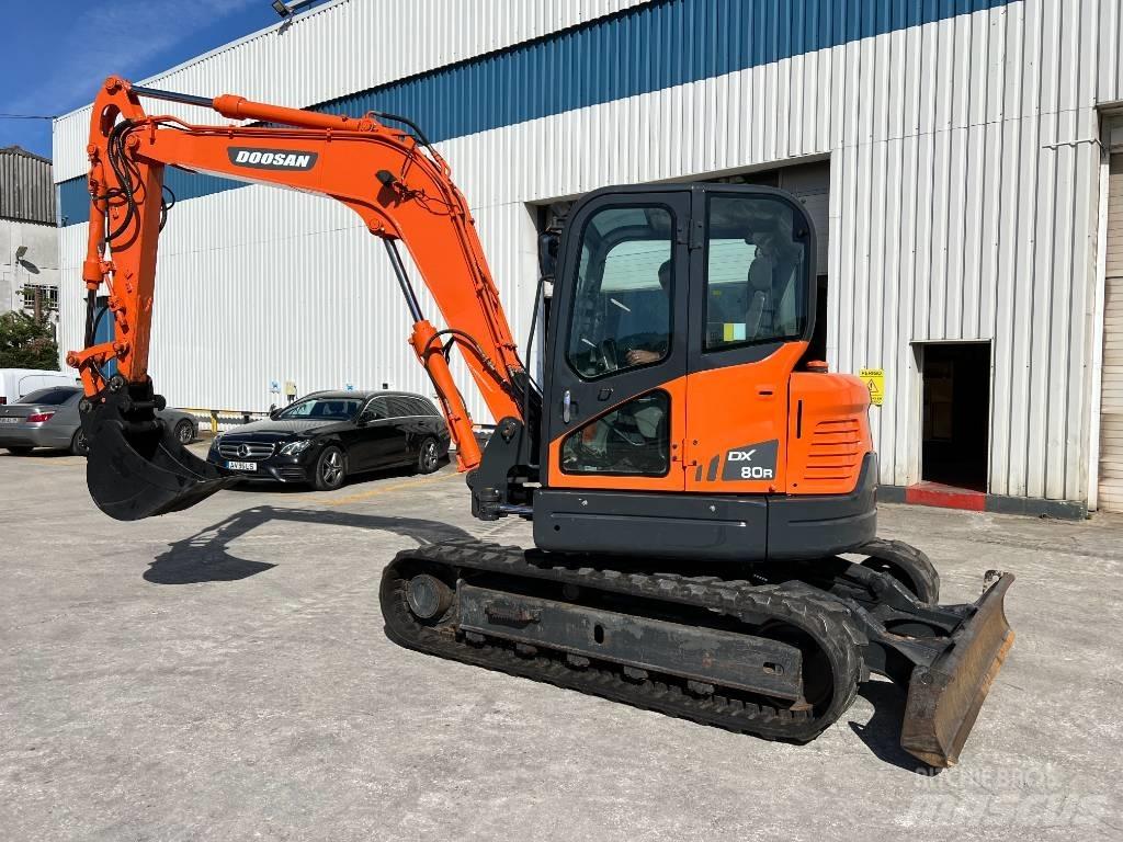 Doosan DX 80 R Midi excavators  7t - 12t