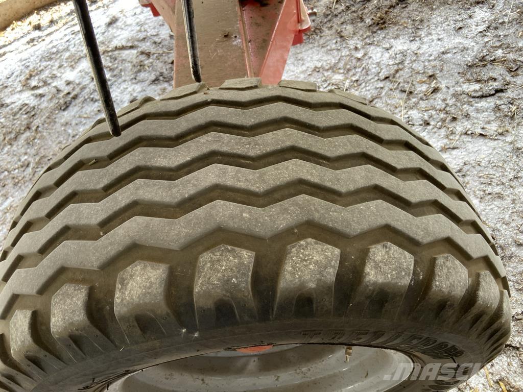 Kuhn GF 13012 T Rakes and tedders