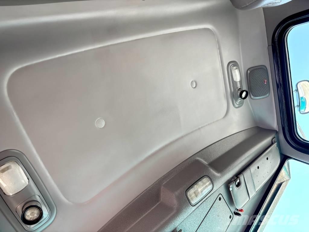 Peterbilt 365 Truck Tractor Units