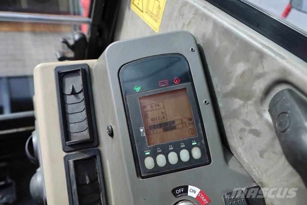 Yanmar SV100-2 Midi excavators  7t - 12t