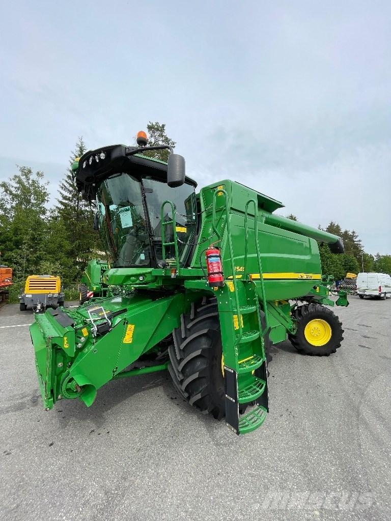 John Deere W540 Combine harvesters