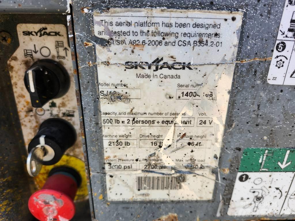 SkyJack SJ 16 Vertical mast lifts