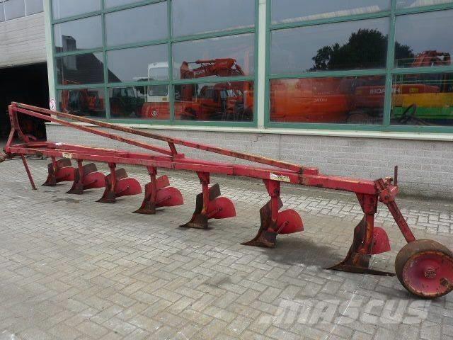 Ploeger met 7 schaar Conventional ploughs