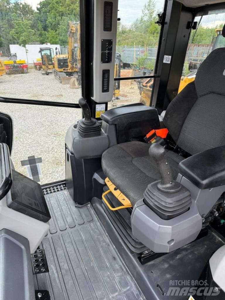 CAT 953 - 12 Crawler FEL's