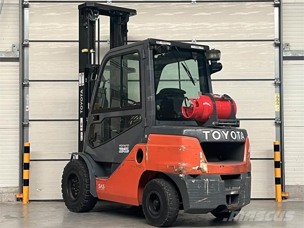 Toyota 8FGJF35 LPG trucks