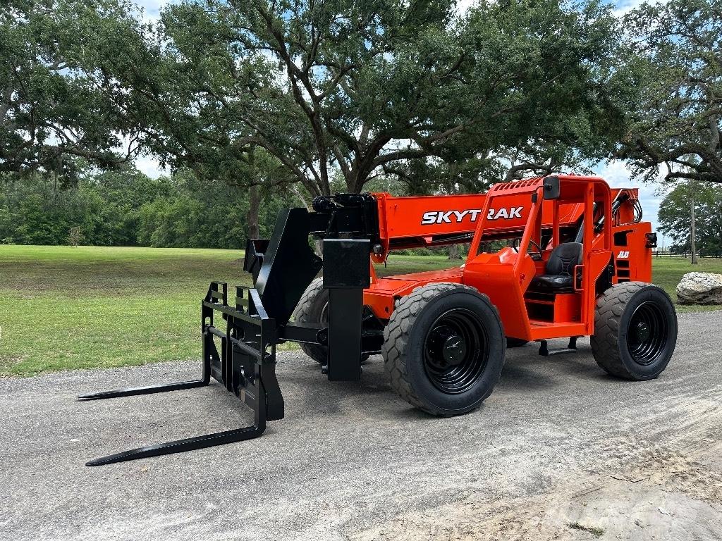 SkyTrak 10054 Telescopic handlers