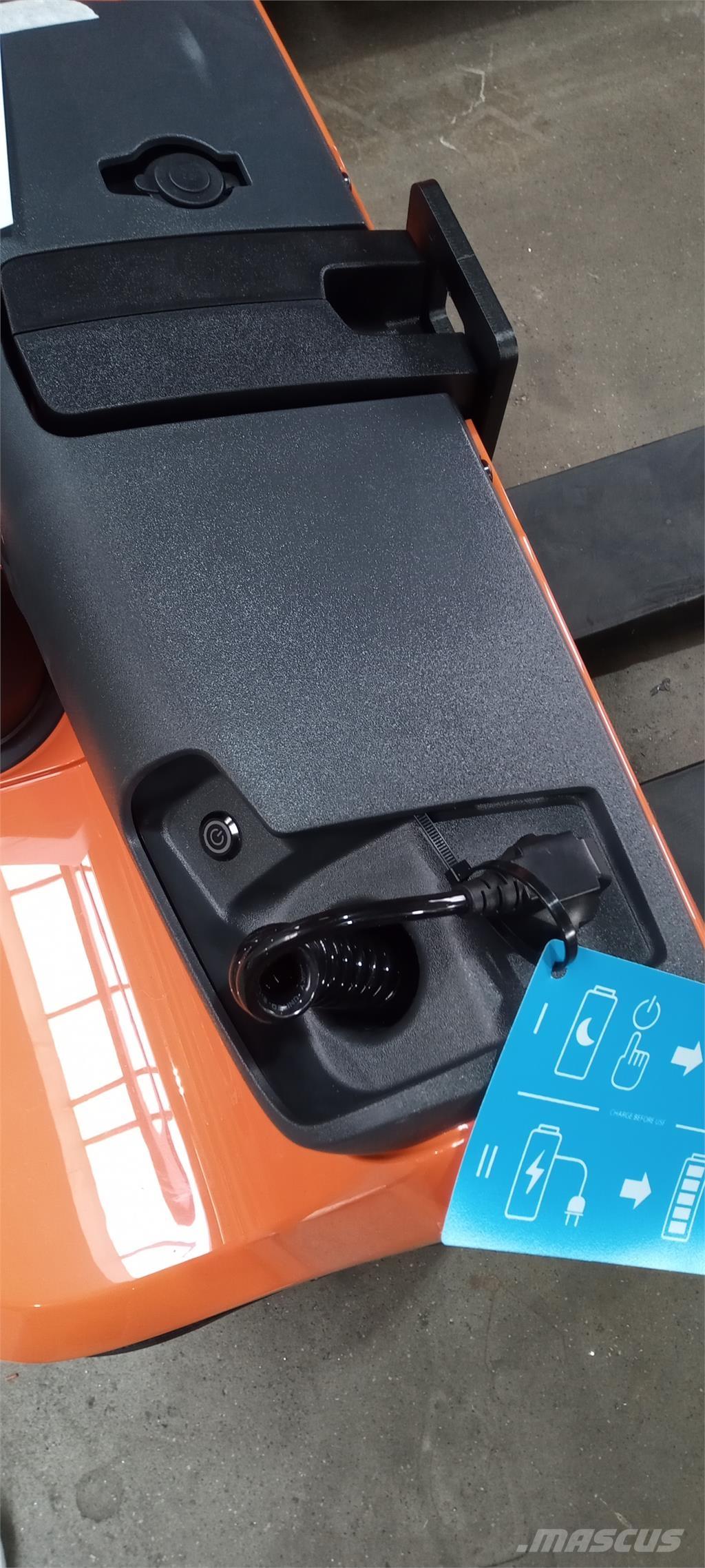 Toyota LWI 160 Pedestrian stacker