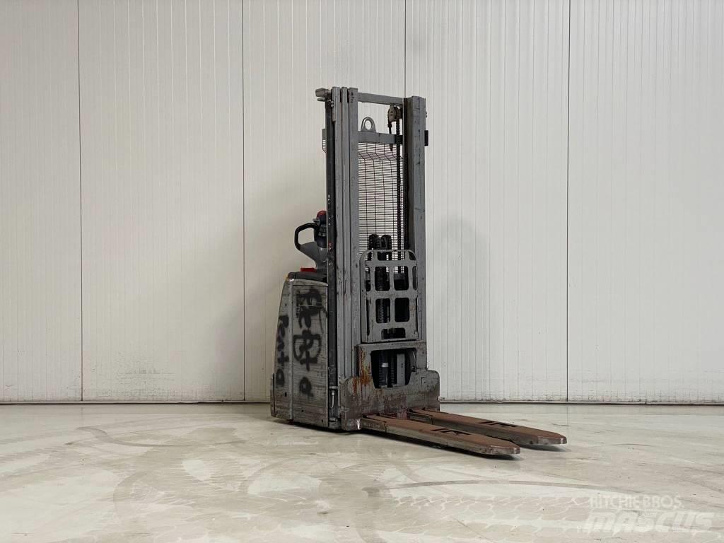 Still EXV16 Pedestrian stacker