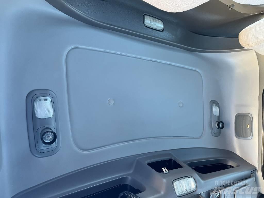 Peterbilt 389 Truck Tractor Units