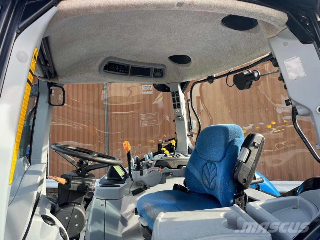 New Holland T7060 Tractors