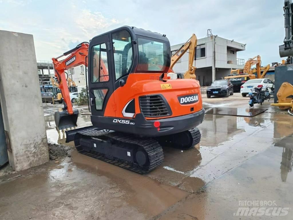 Doosan DX 55 Mini excavators < 7t
