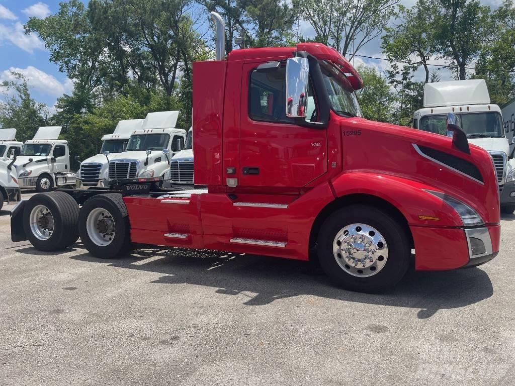 Volvo VNL64T300 Truck Tractor Units