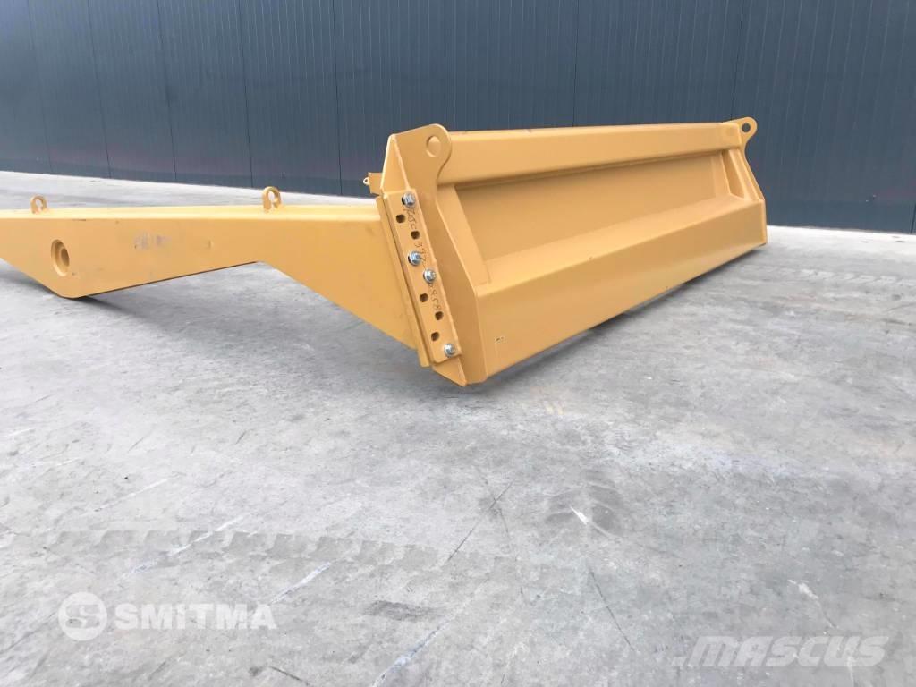 CAT 725C Tailgates