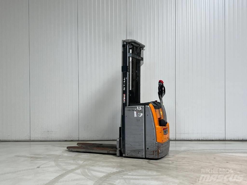 Still EXV16 Pedestrian stacker