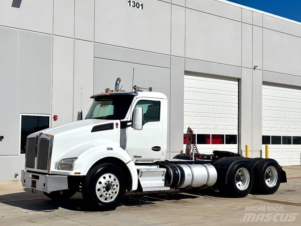 Kenworth T 880 Truck Tractor Units