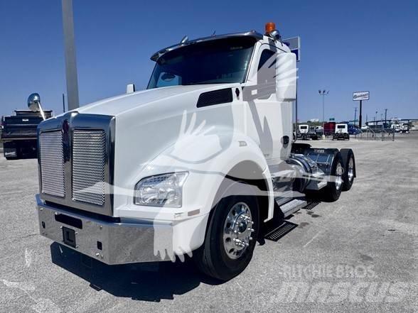 Kenworth T880 Truck Tractor Units