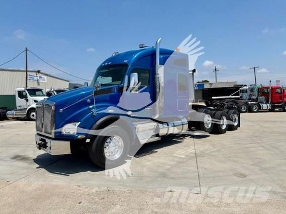 Kenworth T880 Truck Tractor Units