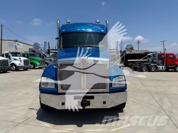 Kenworth T880 Truck Tractor Units