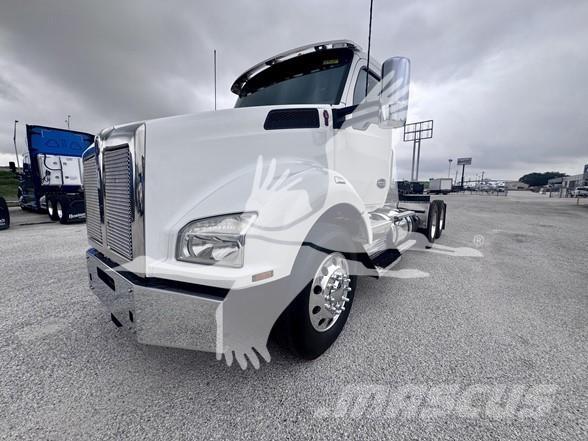 Kenworth T880 Truck Tractor Units