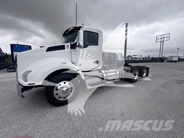 Kenworth T880 Truck Tractor Units