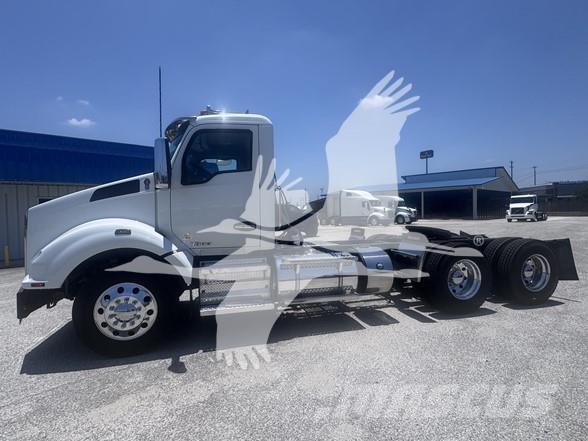 Kenworth T880 Truck Tractor Units