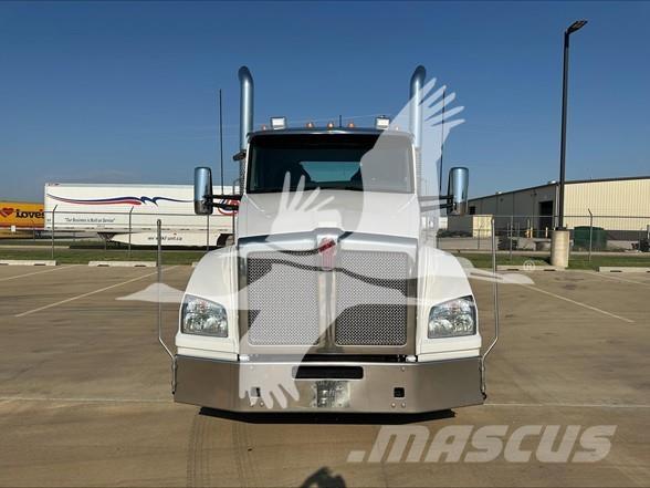 Kenworth T880 Truck Tractor Units