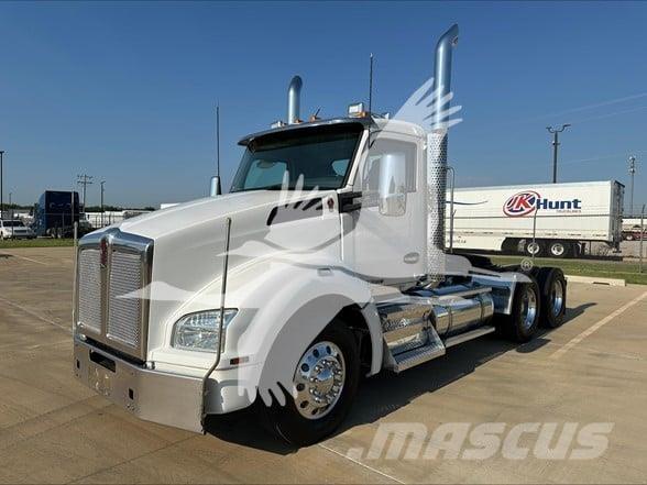 Kenworth T880 Truck Tractor Units