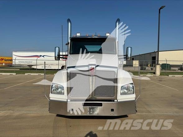 Kenworth T880 Truck Tractor Units