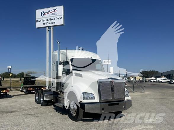 Kenworth T880 Truck Tractor Units