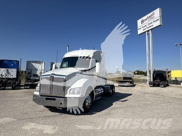 Kenworth T880 Truck Tractor Units