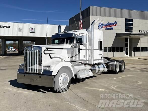 Kenworth W900 Truck Tractor Units