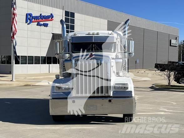 Kenworth W900 Truck Tractor Units