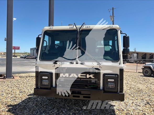 Mack LR64R Chassis Cab trucks