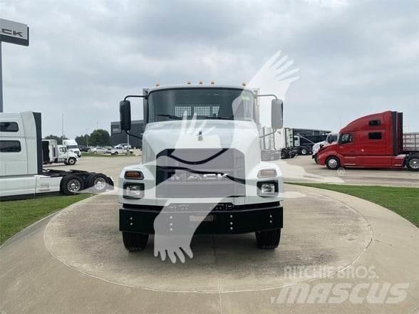 Mack MD6 Flatbed/Dropside trucks