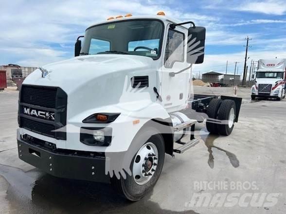 Mack MD6 Tipper trucks